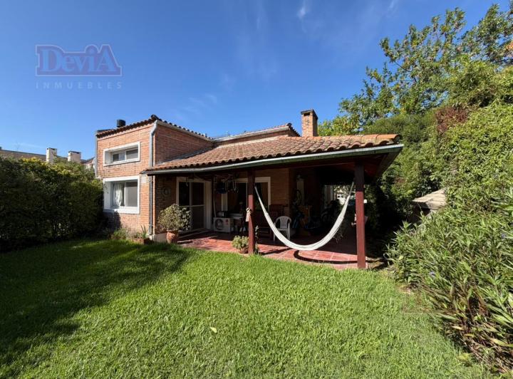Casa · 139m² · 5 Ambientes · 2 Cocheras