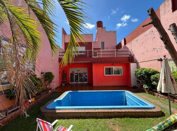 Casa · 240m² · 4 Ambientes · 1 Cochera