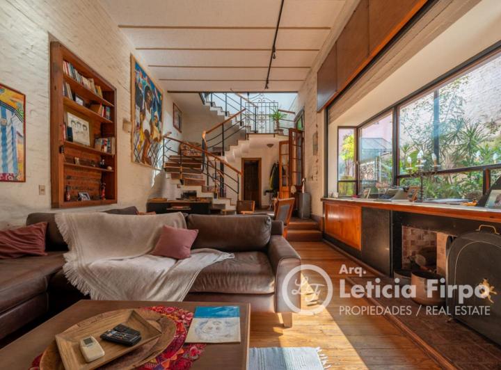 Casa · 350m² · 7 Ambientes · 1 Cochera