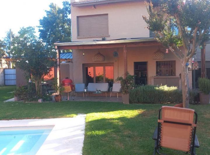 Casa · 410m² · 5 Ambientes · 2 Cocheras