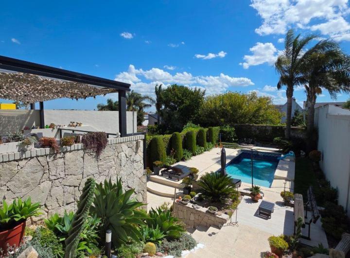 Casa · 400m² · 6 Ambientes · 3 Cocheras