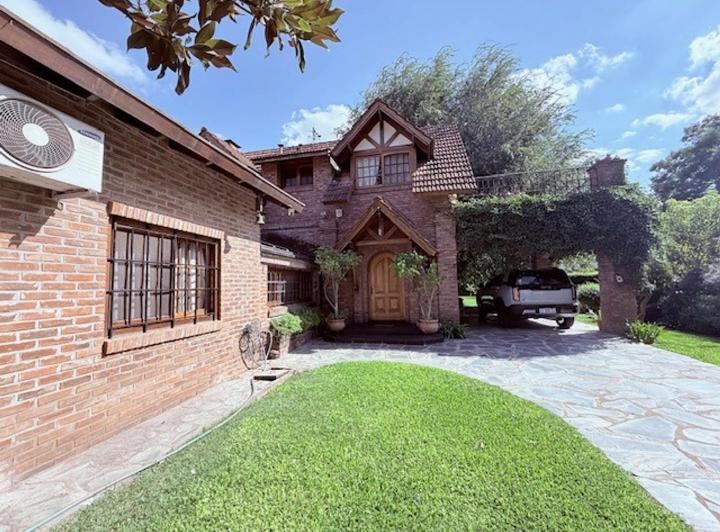 Casa · 336m² · 4 Ambientes · 3 Cocheras