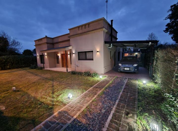 Casa · 160m² · 4 Ambientes · 2 Cocheras
