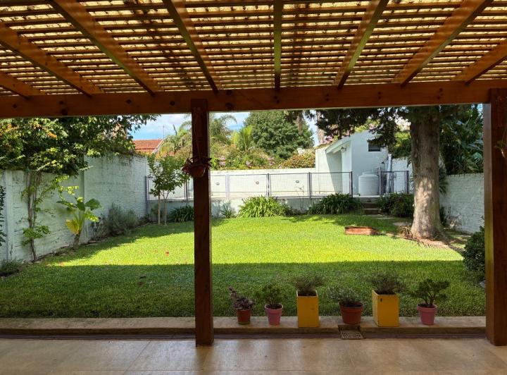 Casa · 220m² · 7 Ambientes · 2 Cocheras