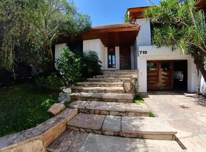 Casa · 548m² · 3 Dormitorios · 5 Cocheras