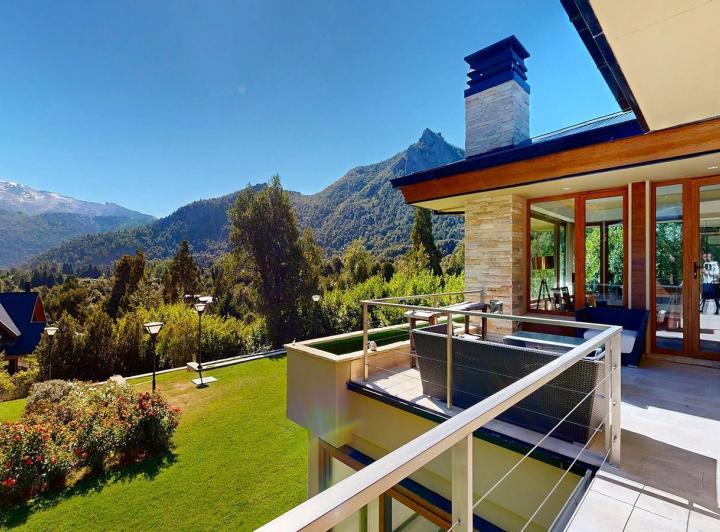 Casa · 636m² · 10 Ambientes · 2 Cocheras