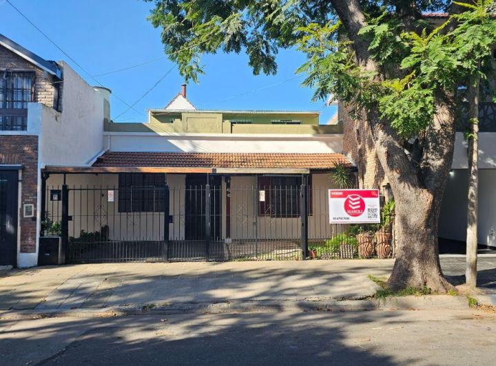 Casa · 190m² · 4 Ambientes · 2 Cocheras