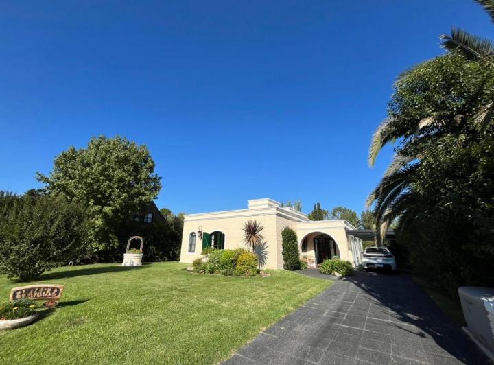 Casa · 200m² · 5 Ambientes · 2 Cocheras