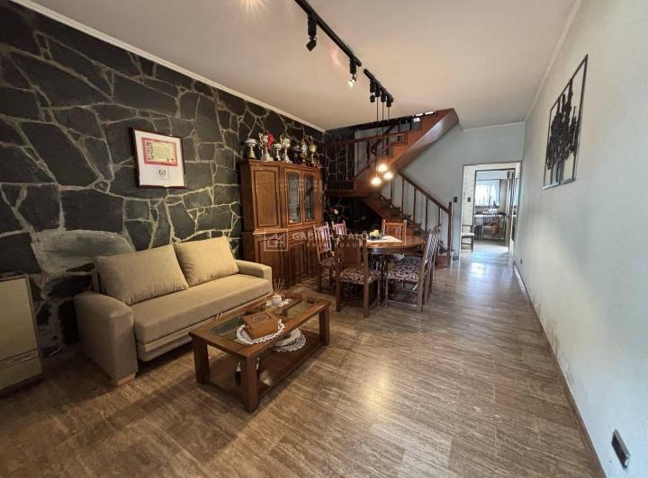 Casa · 192m² · 5 Ambientes · 3 Cocheras