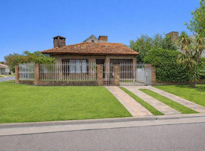 Casa · 190m² · 4 Ambientes · 1 Cochera