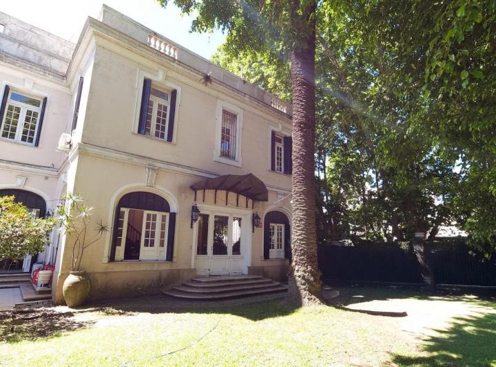 Casa · 307m² · 6 Ambientes · 3 Cocheras