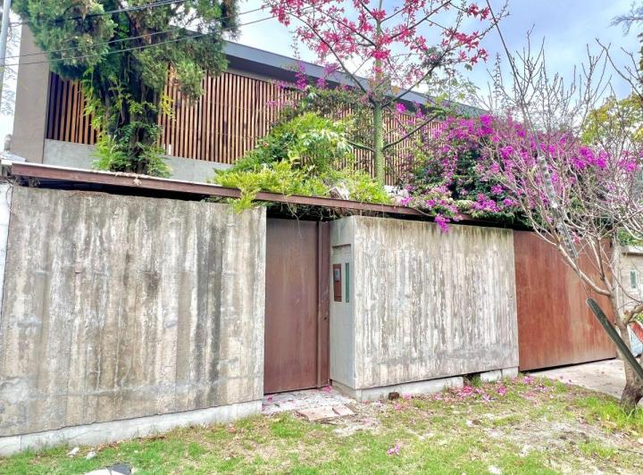 Casa · 280m² · 6 Ambientes · 1 Cochera