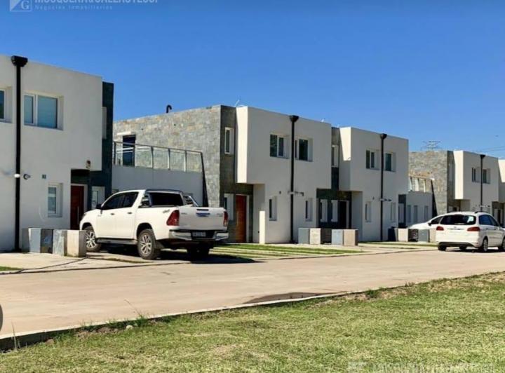 Casa · 129m² · 4 Ambientes · 2 Cocheras