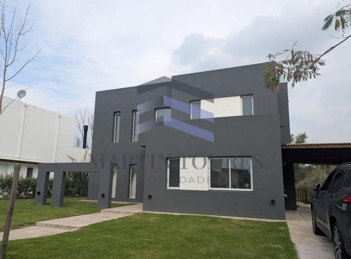 Casa · 165m² · 5 Ambientes · 4 Cocheras