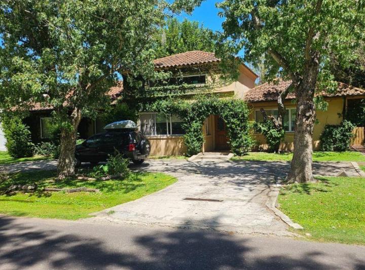 Casa · 180m² · 6 Ambientes