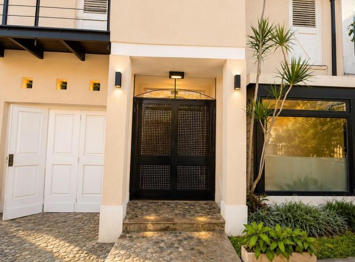 Casa · 250m² · 4 Ambientes · 2 Cocheras