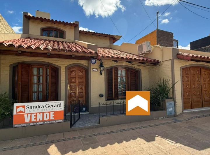 Casa · 201m² · 5 Ambientes · 2 Cocheras