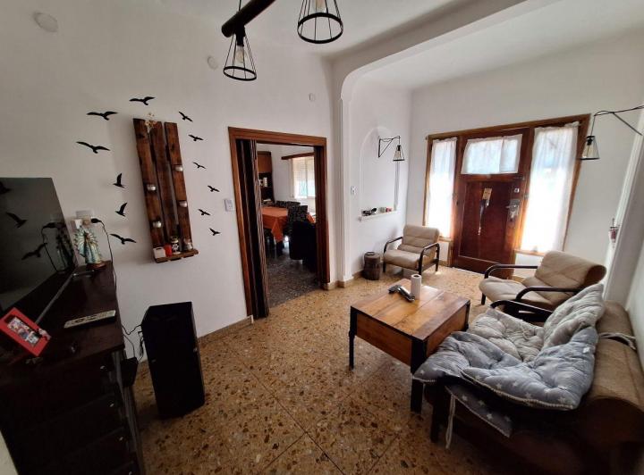 Casa · 100m² · 4 Ambientes · 2 Cocheras