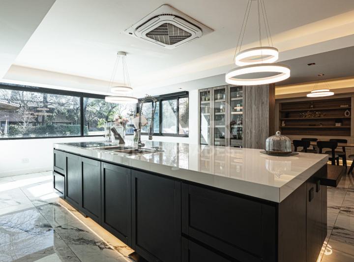 Casa · 800m² · 8 Ambientes · 10 Cocheras