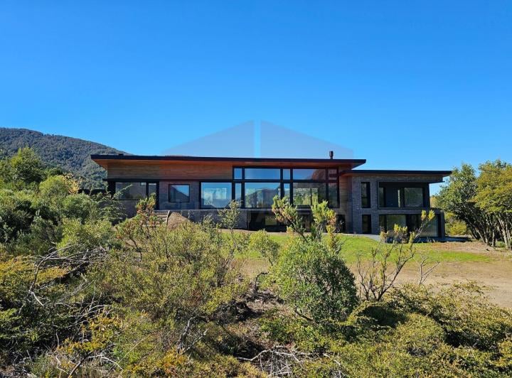 Casa · 595m² · 6 Ambientes · 2 Cocheras