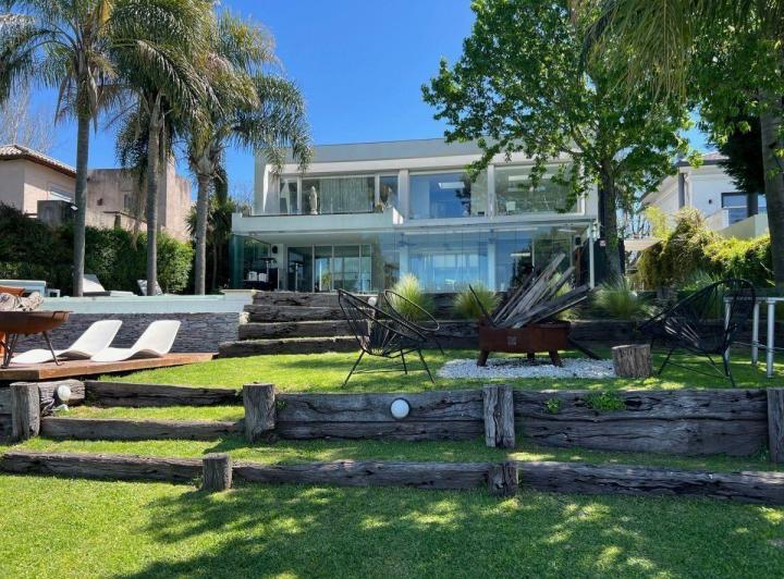 Casa · 422m² · 5 Ambientes · 2 Cocheras