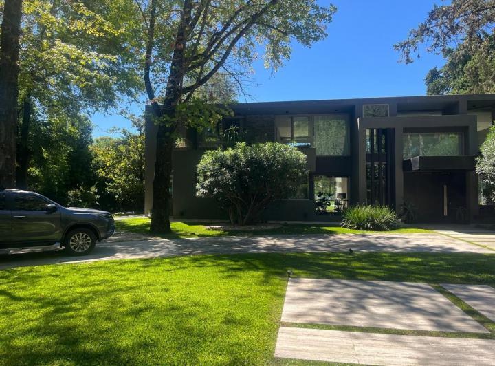 Casa · 900m² · 11 Ambientes