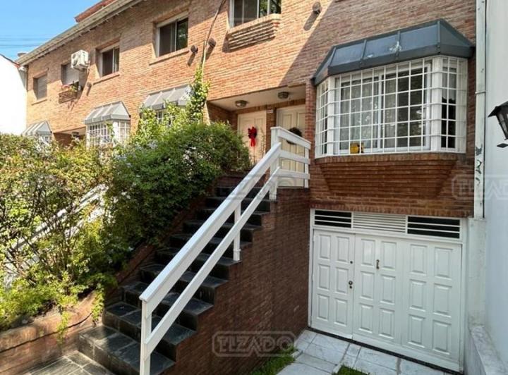 Casa · 220m² · 5 Ambientes · 1 Cochera