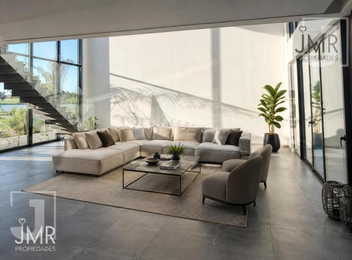 Casa · 302m² · 5 Ambientes
