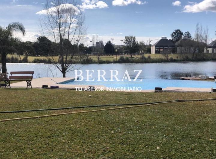 Casa · 320m² · 6 Ambientes · 2 Cocheras