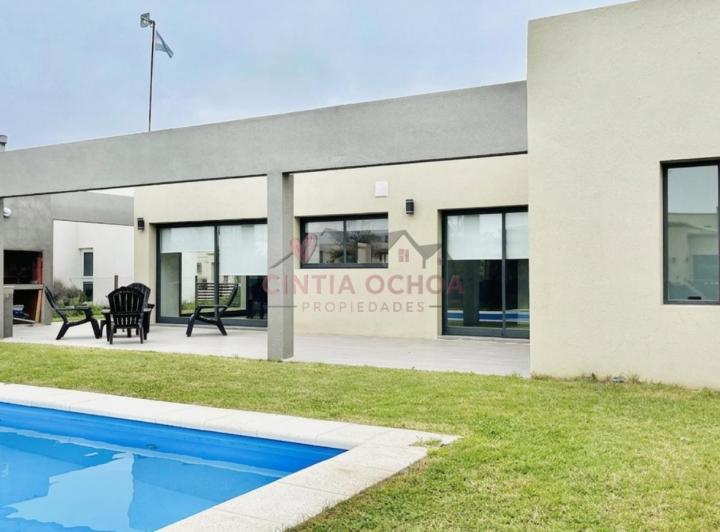 Casa · 150m² · 4 Ambientes · 4 Cocheras