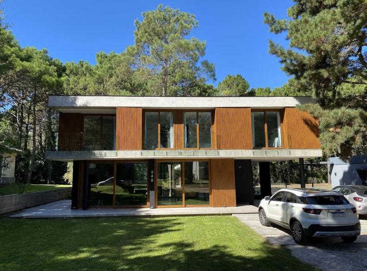 Casa · 360m² · 4 Dormitorios · 1 Cochera