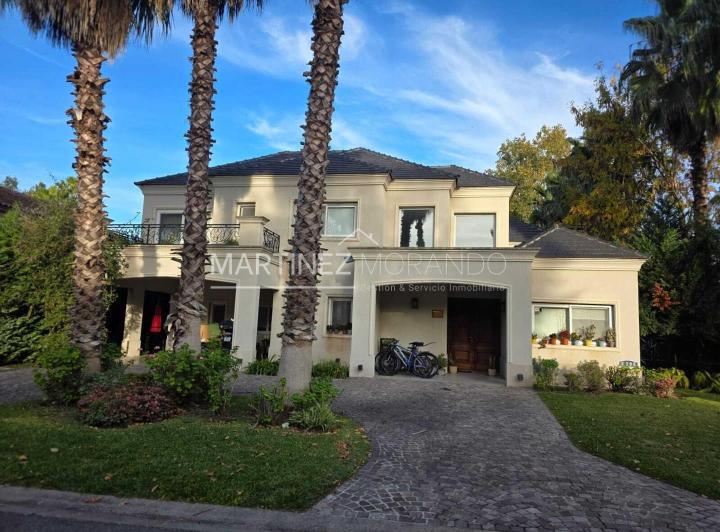 Casa · 290m² · 5 Ambientes · 1 Cochera
