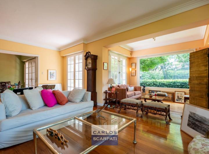 Casa · 460m² · 8 Ambientes · 2 Cocheras