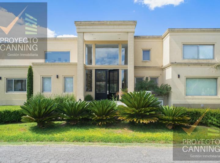 Casa · 450m² · 6 Ambientes · 2 Cocheras