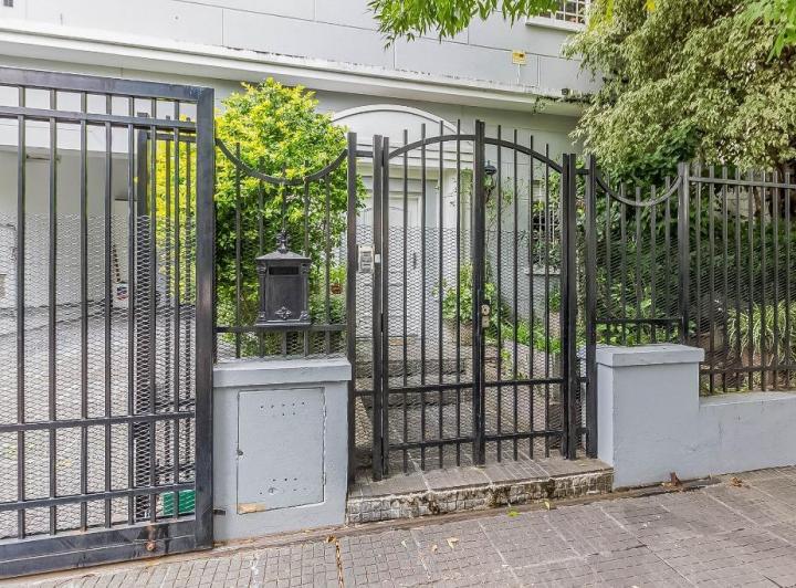 Casa · 288m² · 6 Ambientes · 1 Cochera