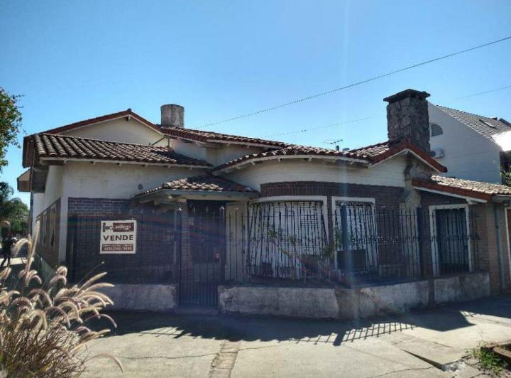 Casa · 240m² · 5 Ambientes · 1 Cochera
