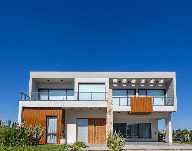 Casa · 300m² · 5 Ambientes · 2 Cocheras