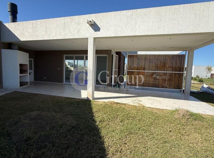 Casa · 245m² · 5 Ambientes · 1 Cochera
