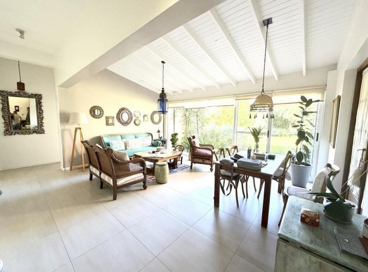 Casa · 170m² · 5 Ambientes · 4 Cocheras