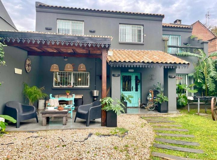 Casa · 135m² · 4 Ambientes · 2 Cocheras