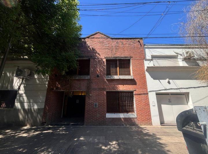 Casa · 238m² · 6 Ambientes · 2 Cocheras