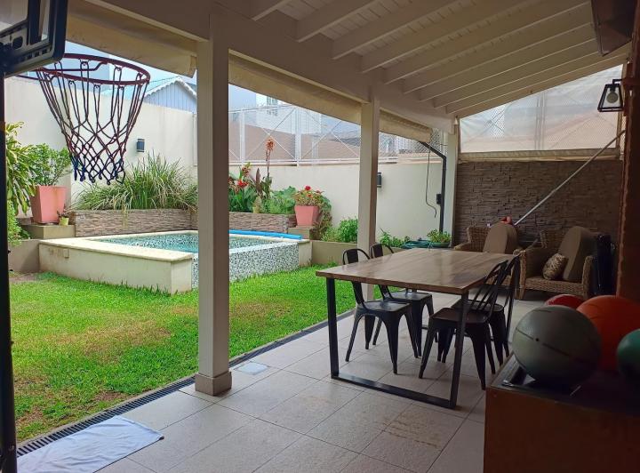 Casa · 254m² · 5 Ambientes · 2 Cocheras