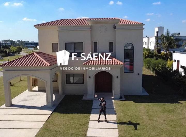 Casa · 200m² · 5 Ambientes · 1 Cochera