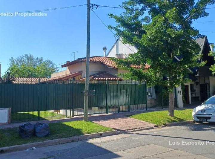 Casa · 110m² · 4 Ambientes · 2 Cocheras