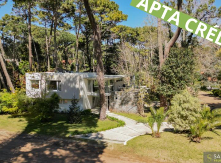 Casa · 276m² · 4 Ambientes · 1 Cochera