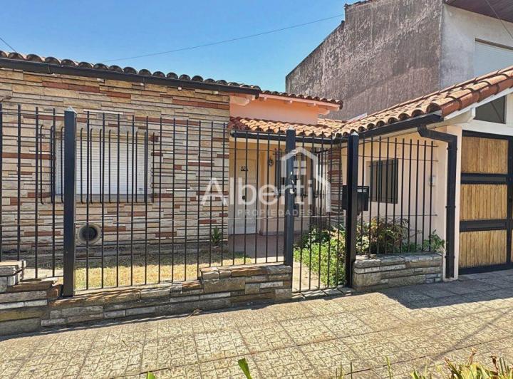 Casa · 152m² · 4 Ambientes · 2 Cocheras