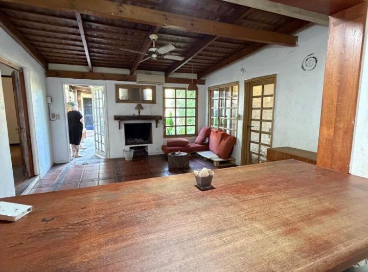 Casa · 250m² · 4 Ambientes · 1 Cochera