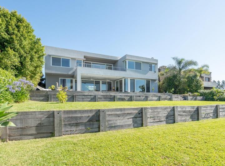 Casa · 424m² · 9 Ambientes · 11 Cocheras