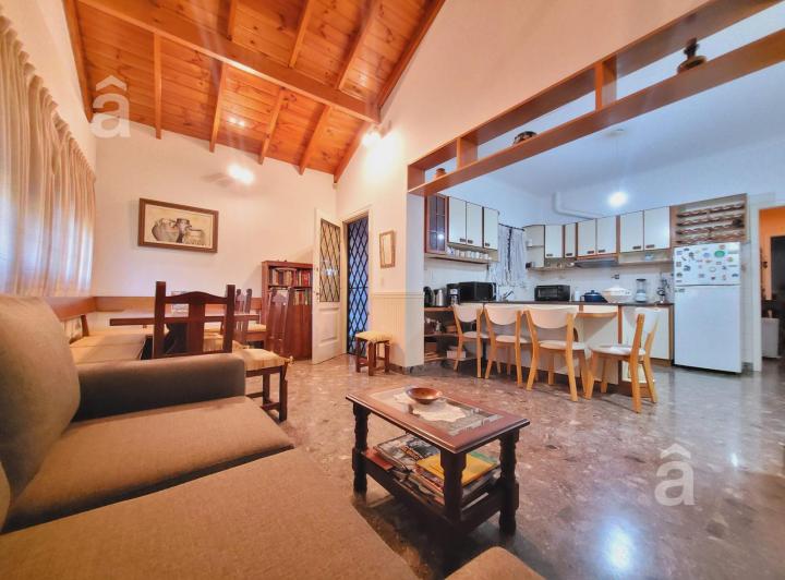Casa · 296m² · 4 Ambientes · 2 Cocheras