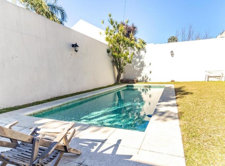 Casa · 246m² · 5 Ambientes · 2 Cocheras